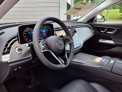 Used 2025 Mercedes-Benz E 350 Sedan image 10