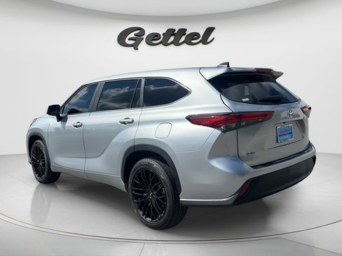 Used 2023 Toyota Highlander LE FWD image 7