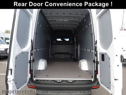 Used 2024 Mercedes-Benz Sprinter 2500 image 12