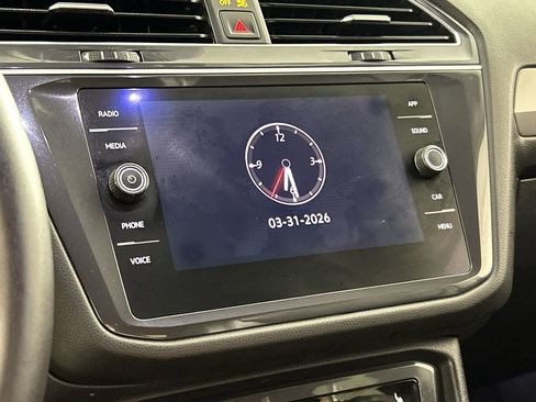 Used 2022 Volkswagen Tiguan SE image 16