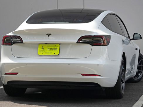 Used 2021 Tesla Model 3 Standard Range Plus RWD image 4