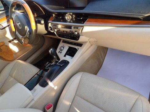 Used 2013 Lexus ES 300h image 15