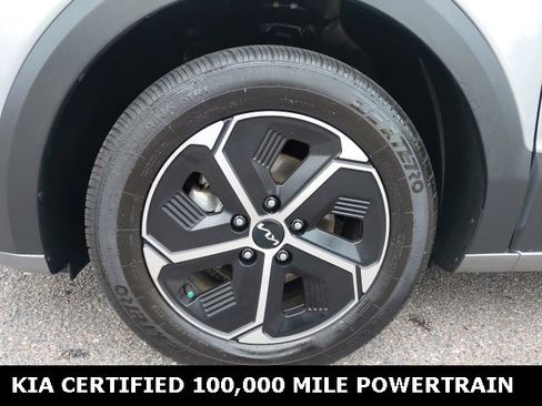 Certified 2024 Kia Niro LX image 10