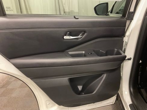 Used 2023 Nissan Pathfinder SL image 33