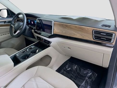 Used 2024 Volkswagen Atlas SE image 29