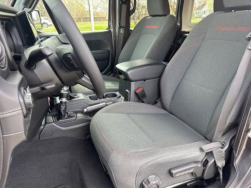 Used 2025 Jeep Wrangler Unlimited Rubicon image 11