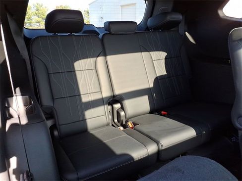 Certified 2025 Buick Enclave Avenir w/ Super Cruise Package image 28