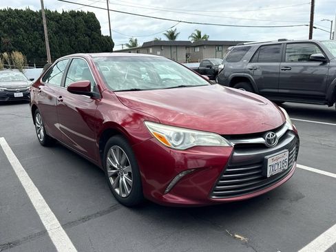 Used 2015 Toyota Camry XLE FWD image 2