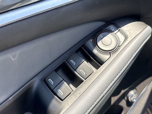 Used 2019 Buick Enclave Essence FWD image 11