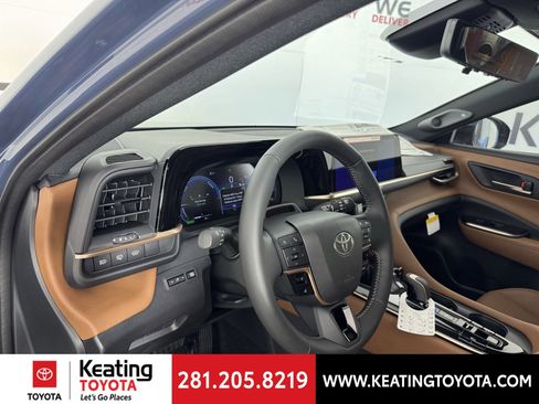 New 2025 Toyota Crown Signia image 2