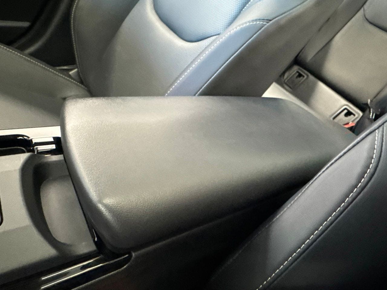 Used 2025 Toyota Prius XLE FWD image 29