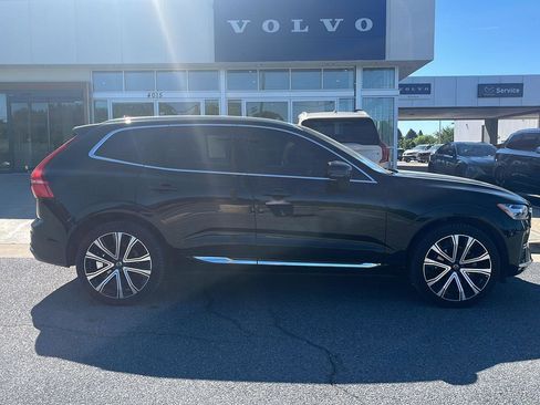 Used 2023 Volvo XC60 B5 Ultimate w/ Climate Package AWD/4WD image 3
