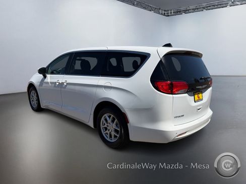 Used 2022 Chrysler Voyager LX FWD image 7