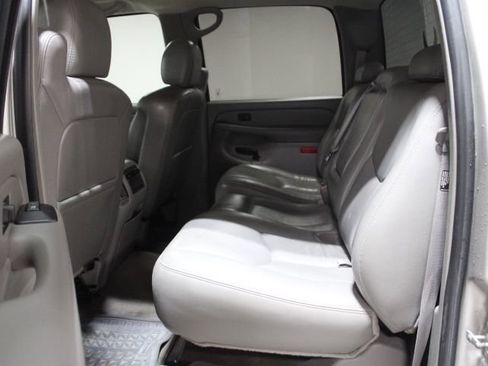 Used 2005 GMC Sierra 2500 SLT w/ Heavy-Duty Power Package image 10