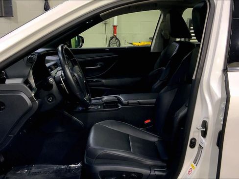 Used 2019 Lexus ES 300h w/ Premium Package image 8