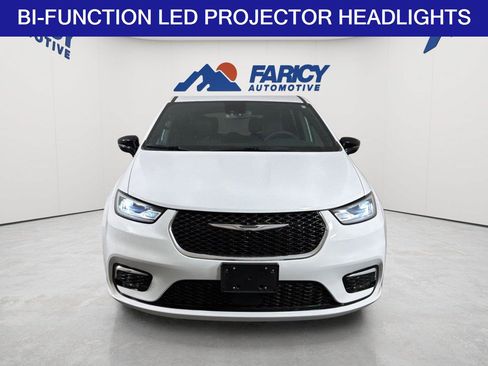 Used 2025 Chrysler Pacifica Select FWD image 8