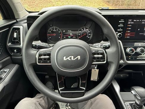 Used 2022 Kia Sorento LX image 20