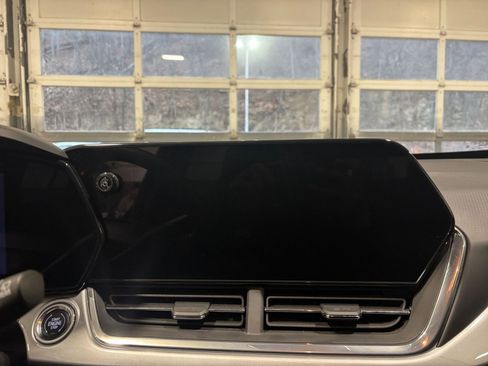 Used 2025 Chevrolet Trax LT image 21