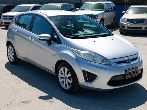 Used 2013 Ford Fiesta SE image 9