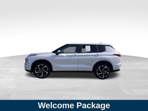 Used 2023 Mitsubishi Outlander SE FWD image 2