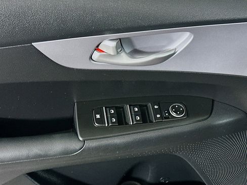 Used 2024 Kia Forte LXS image 13