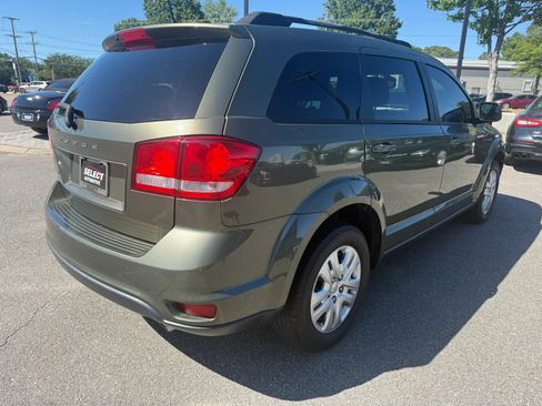 Used 2018 Dodge Journey SXT w/ Connectivity Group FWD image 4