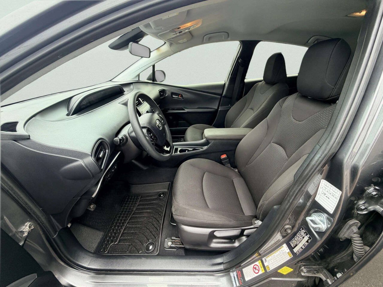Used 2022 Toyota Prius LE FWD image 18