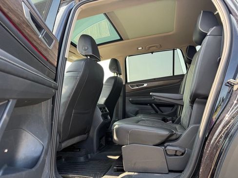 Used 2024 Volkswagen Atlas SEL Premium R-Line AWD/4WD image 12