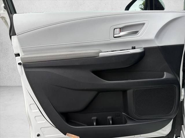 Used 2025 Toyota Sienna XLE AWD/4WD image 10