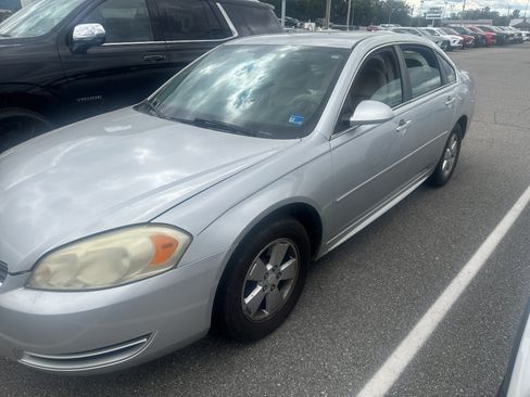 Used 2011 Chevrolet Impala LS FWD image 2