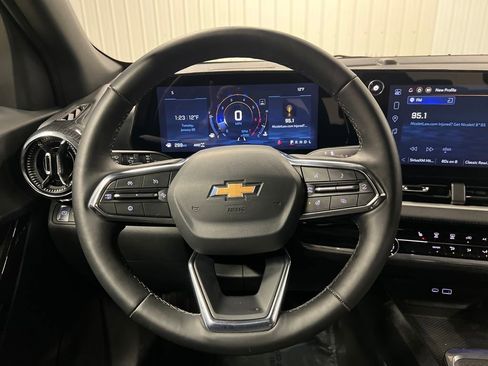 Certified 2025 Chevrolet Equinox LT image 18