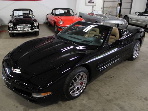 Used 1999 Chevrolet Corvette Convertible w/ Memory Pkg RWD image 27