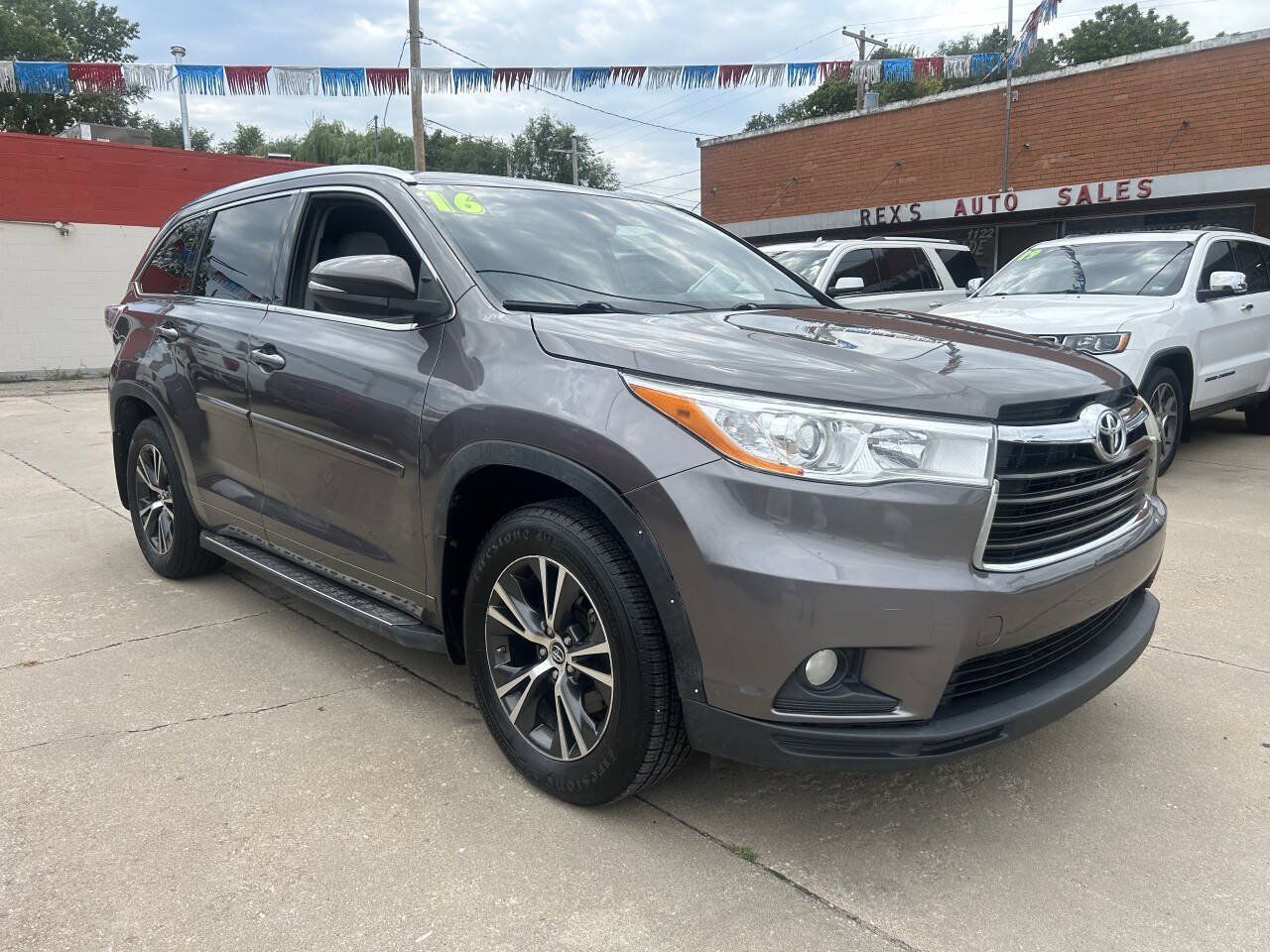 Used 2016 Toyota Highlander XLE AWD/4WD image 4