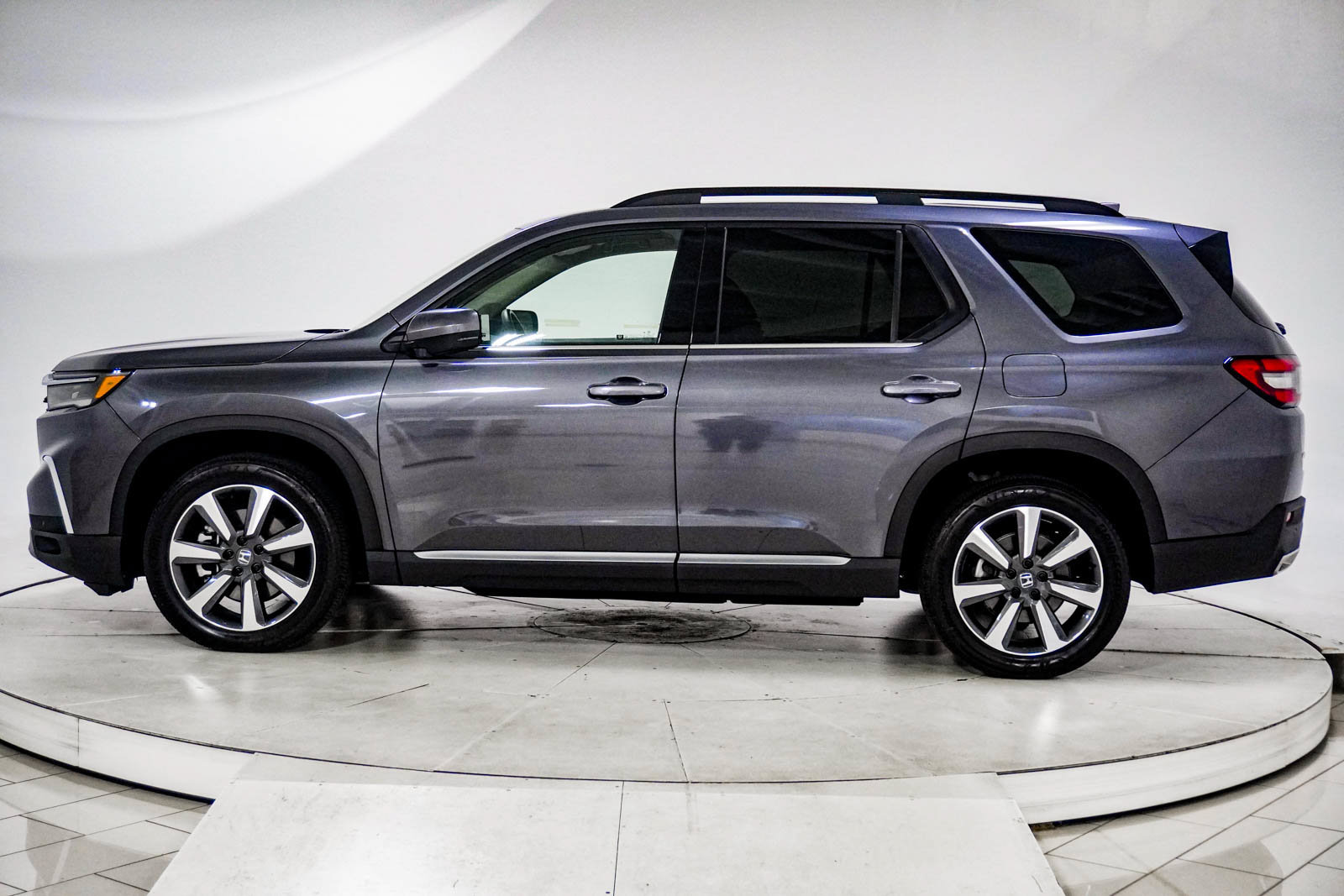 Certified 2025 Honda Pilot Elite image 5