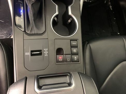 Used 2023 Toyota Highlander XLE AWD/4WD image 27