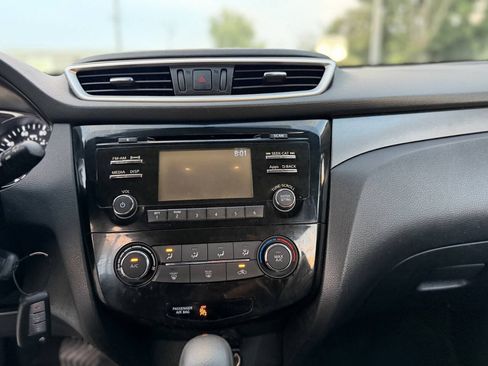 Used 2016 Nissan Rogue S w/ Appearance Package FWD image 11