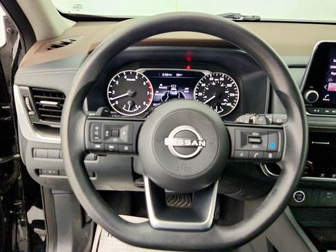 Used 2023 Nissan Rogue SV image 12