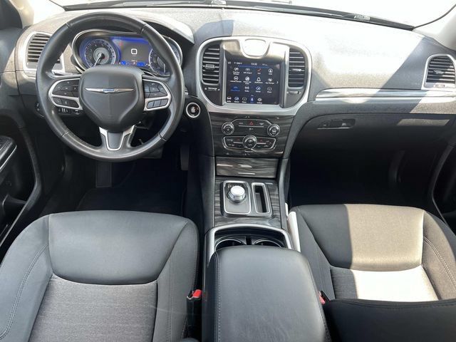 Used 2020 Chrysler 300 Touring w/ Chrome Appearance Package RWD image 12