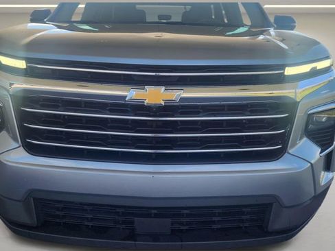 Used 2024 Chevrolet Traverse LT FWD image 3