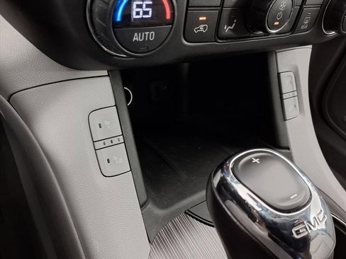 Used 2018 GMC Acadia SLT image 11