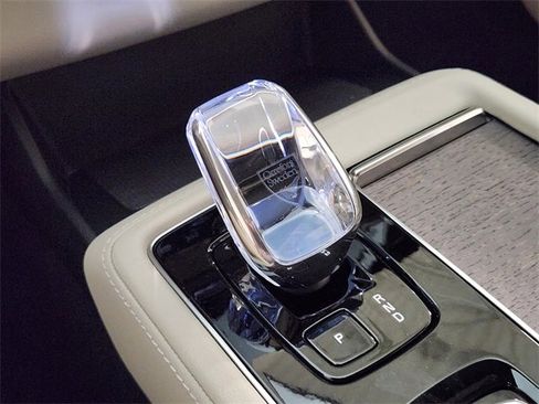 New 2026 Volvo XC90 B6 Ultra image 19