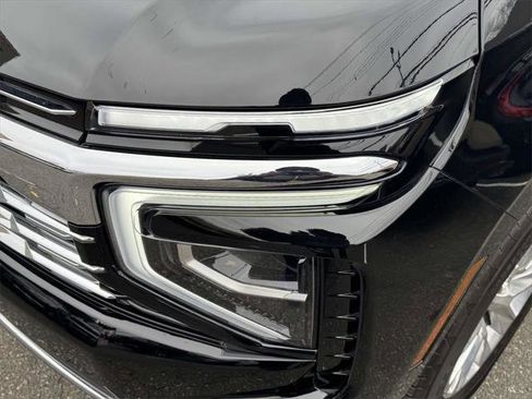 Used 2025 Chevrolet Suburban Premier image 7