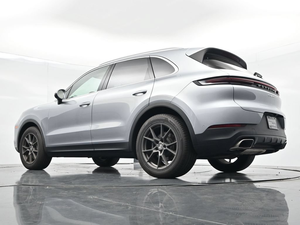 Certified 2025 Porsche Cayenne AWD/4WD image 23
