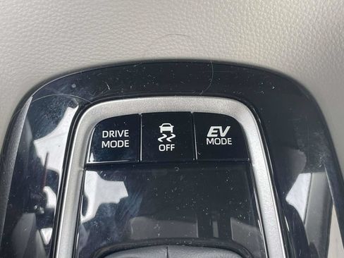 Used 2025 Toyota Corolla LE FWD image 30