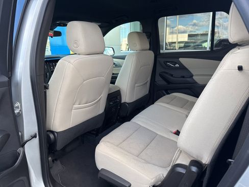 Used 2022 Chevrolet Traverse LS image 16