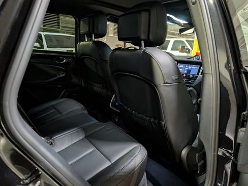 Used 2025 Porsche Macan image 20