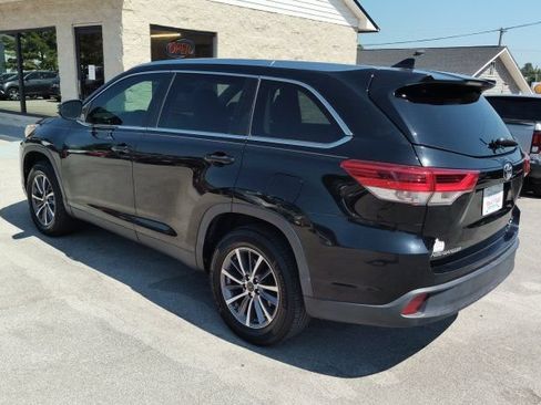Used 2019 Toyota Highlander XLE FWD image 3