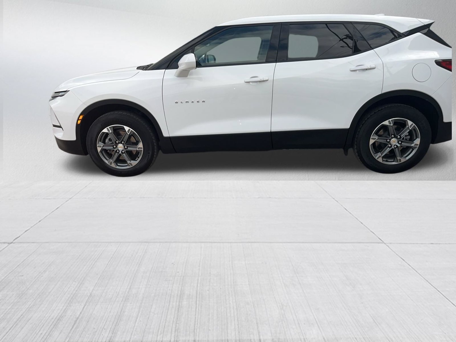 Used 2025 Chevrolet Blazer LT FWD image 4
