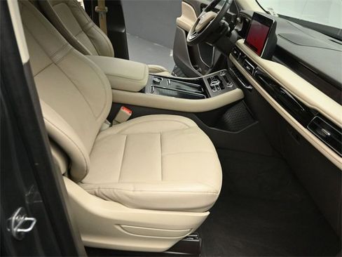 Certified 2023 Lincoln Aviator Reserve w/ Equipment Group 201A image 28