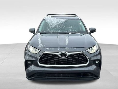 Used 2022 Toyota Highlander XLE image 6